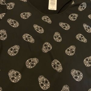 Skulls pattern front / black back